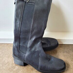 Clarks Black Heeled Boots with Sleek Design